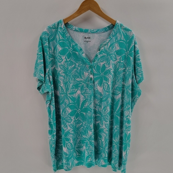Blair Pullover Blouse Size 3X  green White Floral Print Stretch Front Button - Picture 1 of 7